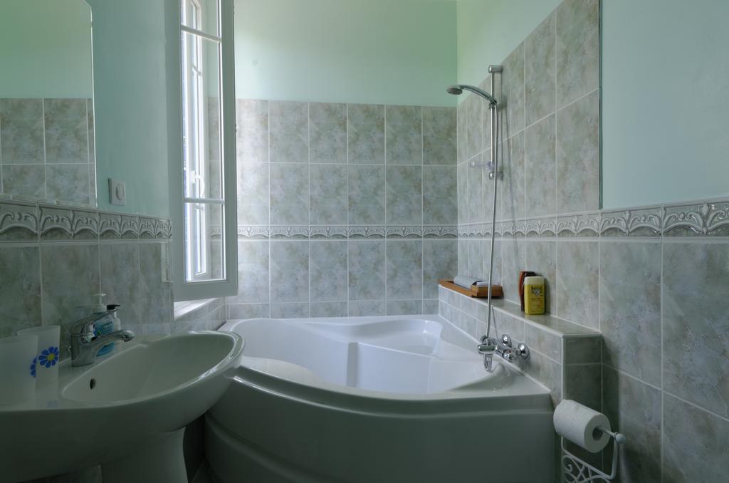 Les Heures Claires Cahuzac-sur-Vère Habitación foto