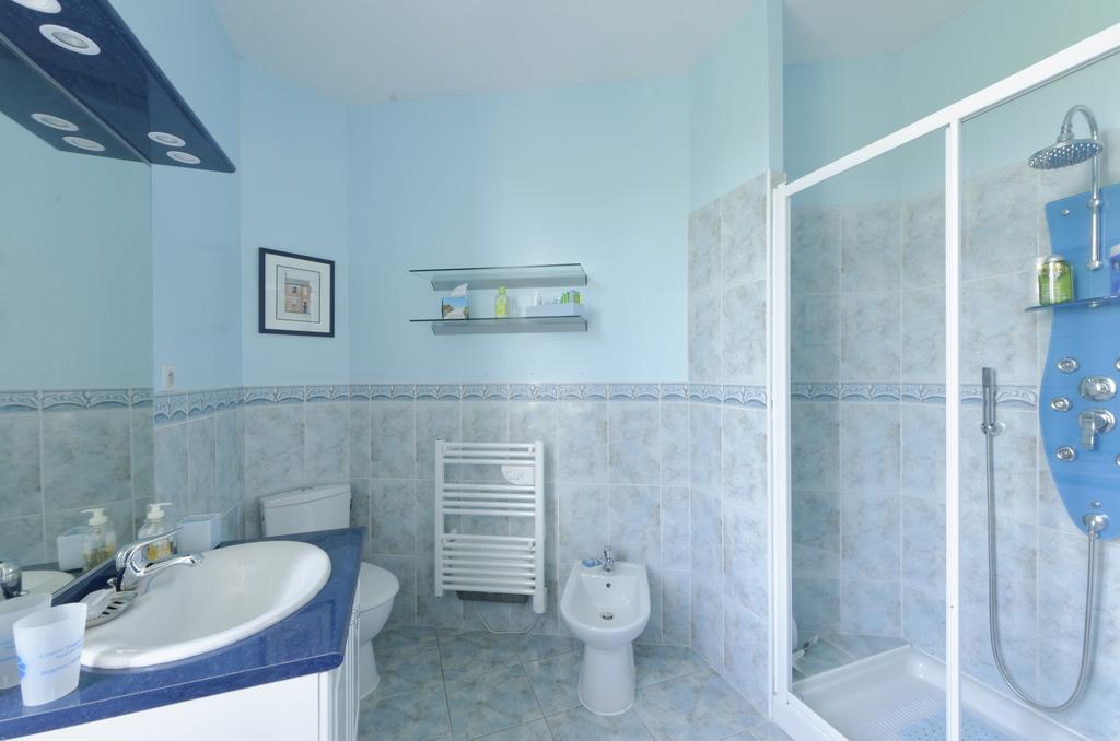 Les Heures Claires Cahuzac-sur-Vère Habitación foto